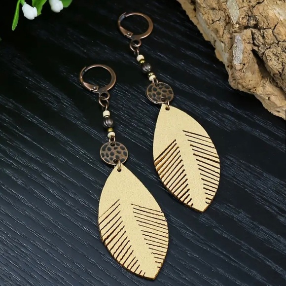 ⭐️ 5 for $25 Vintage Style Boho Drop Hoop Earrings - Picture 1 of 4